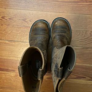 Womens ariat boots size 9